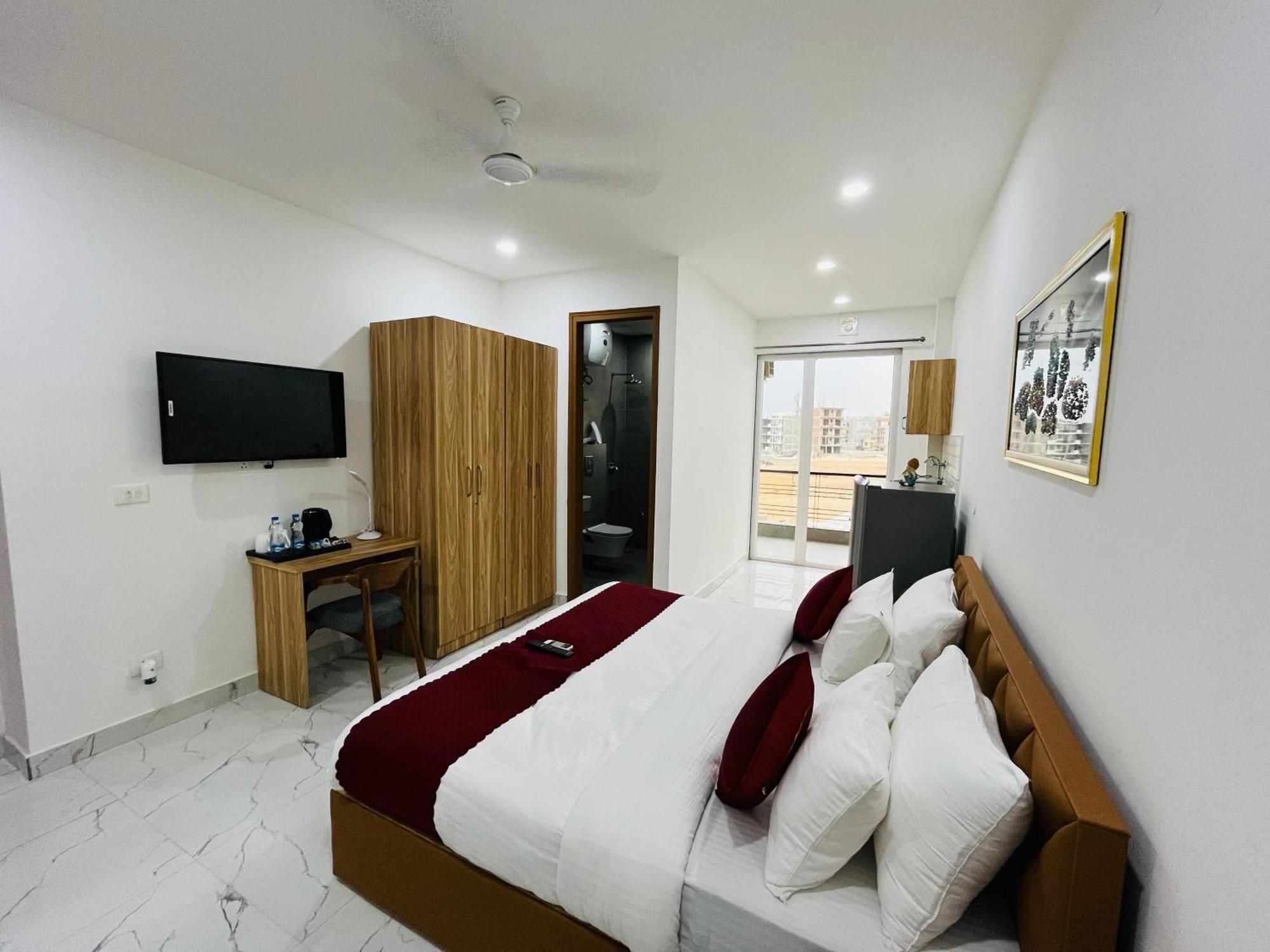 The Lodgers Studio Apartment Infront Of Artemis Hospital Gurugram Gurgaon Exterior foto
