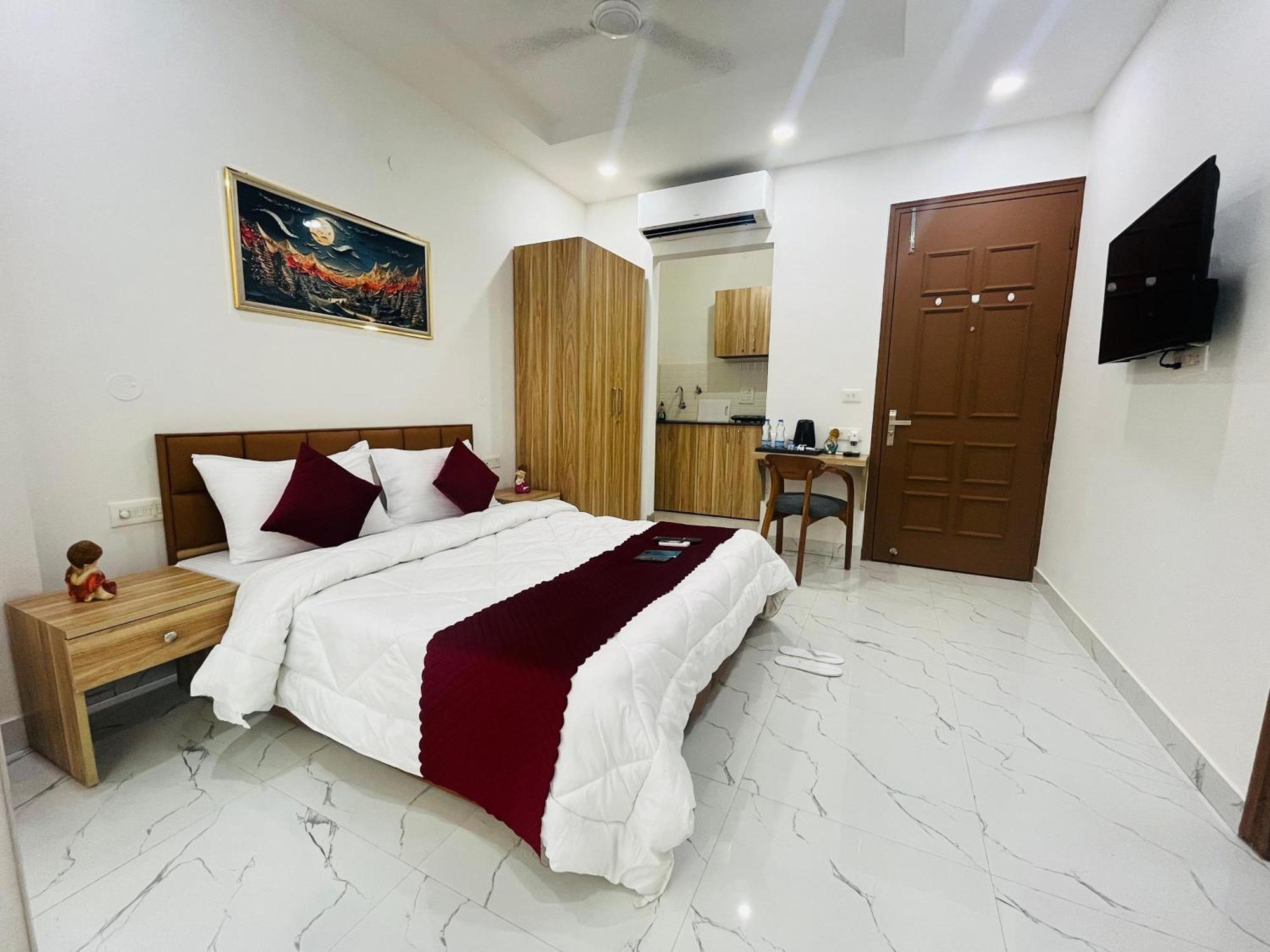 The Lodgers Studio Apartment Infront Of Artemis Hospital Gurugram Gurgaon Exterior foto