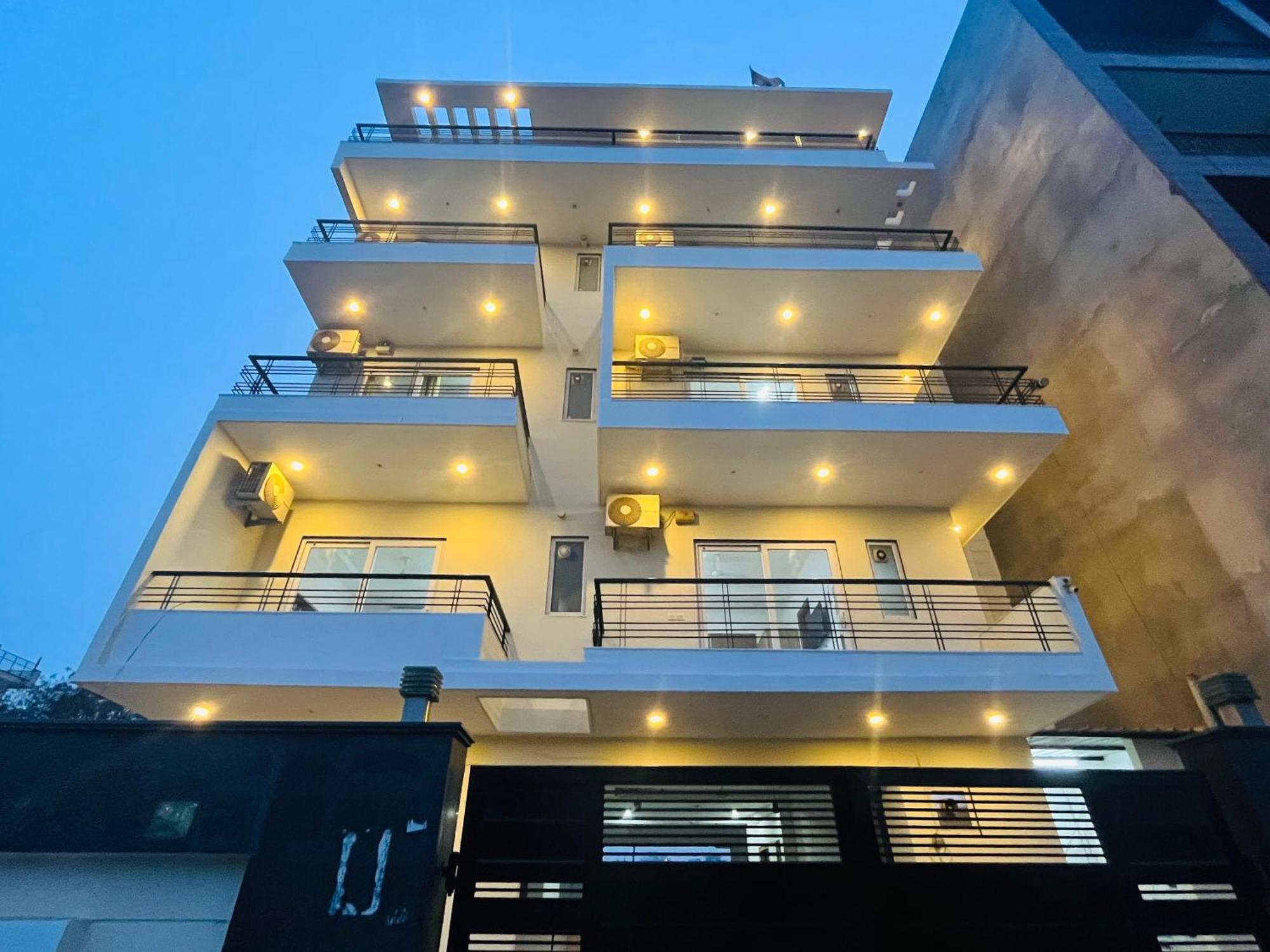 The Lodgers Studio Apartment Infront Of Artemis Hospital Gurugram Gurgaon Exterior foto