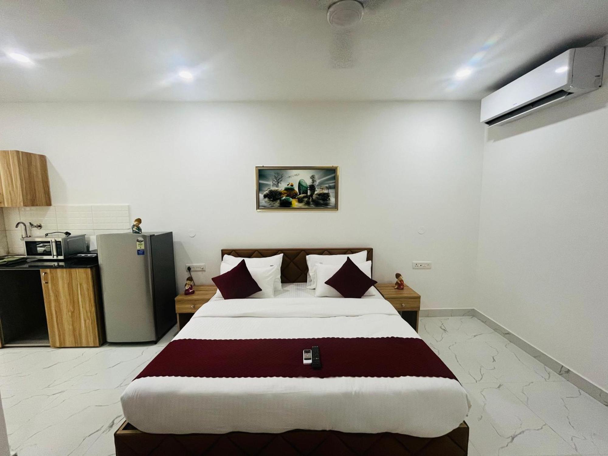 The Lodgers Studio Apartment Infront Of Artemis Hospital Gurugram Gurgaon Exterior foto