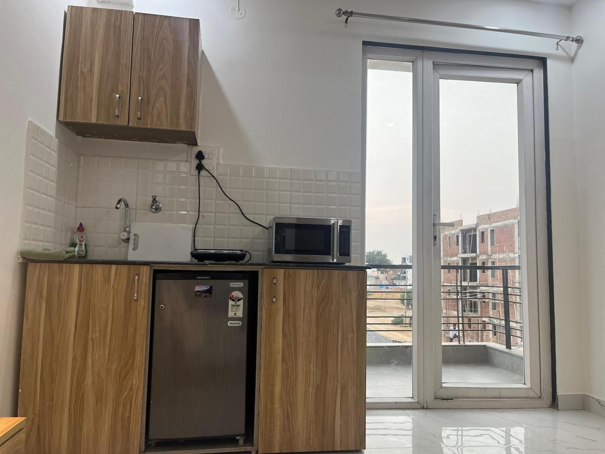 The Lodgers Studio Apartment Infront Of Artemis Hospital Gurugram Gurgaon Exterior foto
