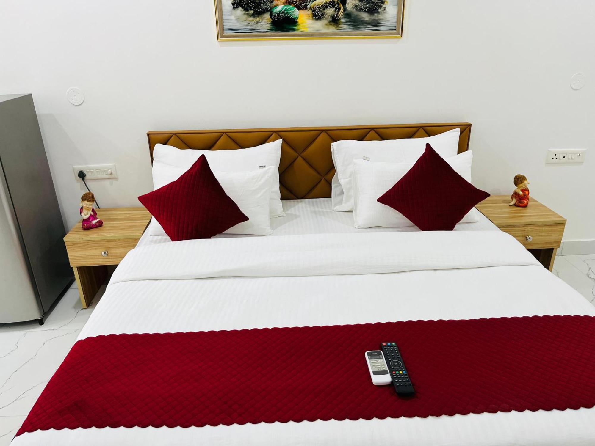 The Lodgers Studio Apartment Infront Of Artemis Hospital Gurugram Gurgaon Exterior foto