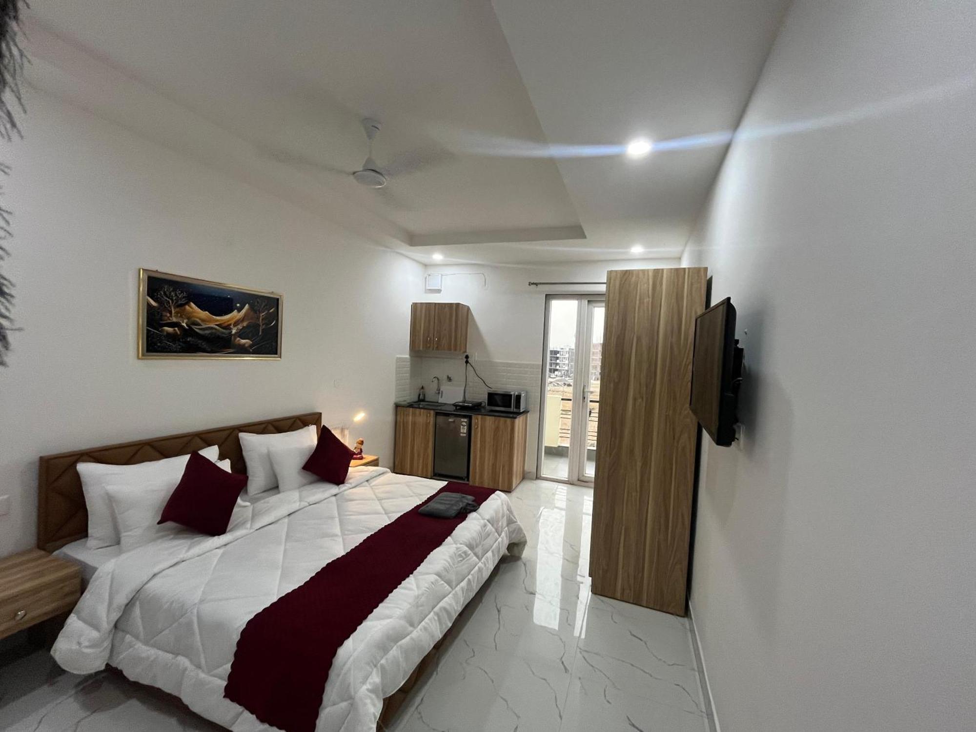 The Lodgers Studio Apartment Infront Of Artemis Hospital Gurugram Gurgaon Exterior foto