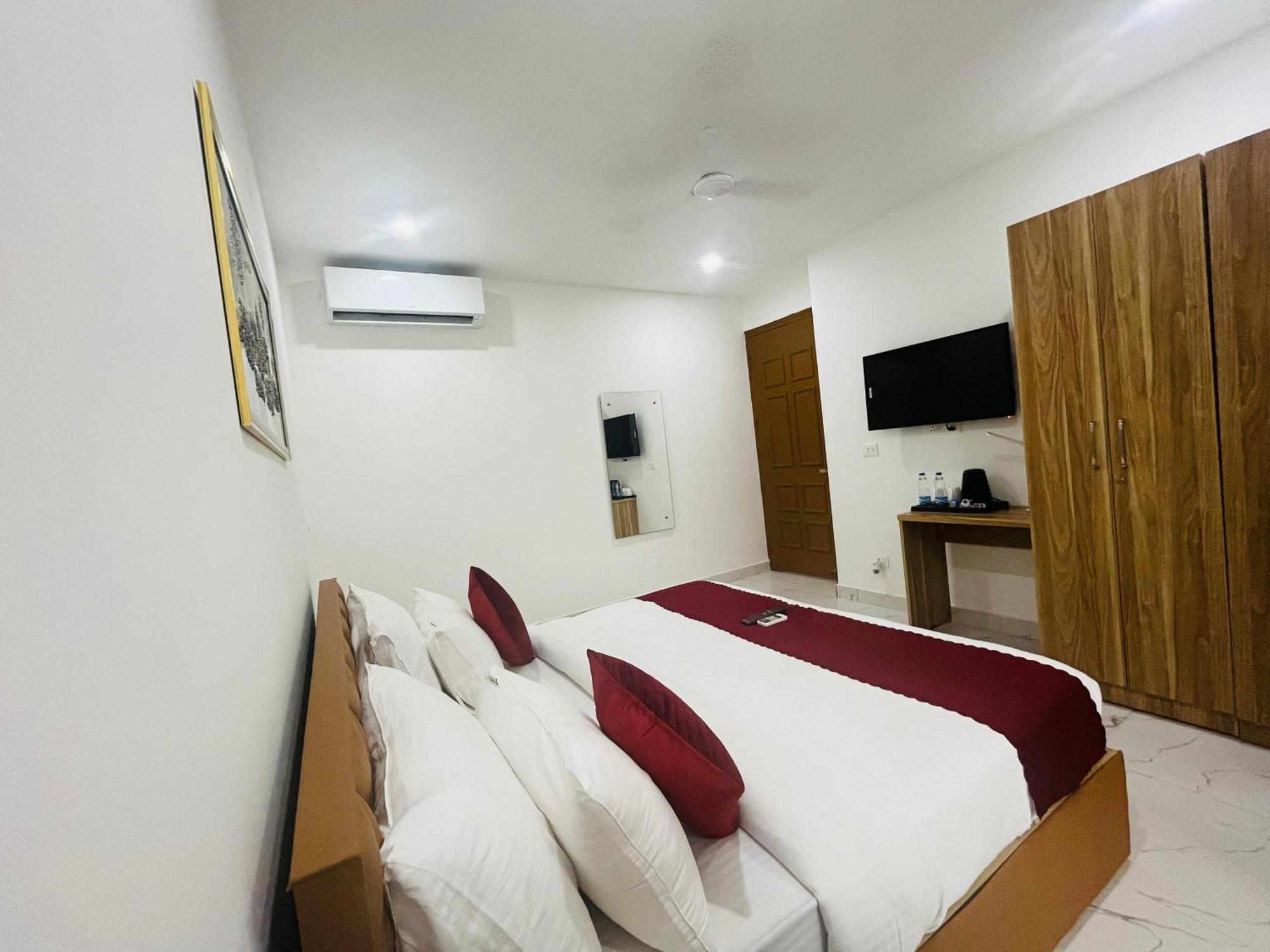 The Lodgers Studio Apartment Infront Of Artemis Hospital Gurugram Gurgaon Exterior foto