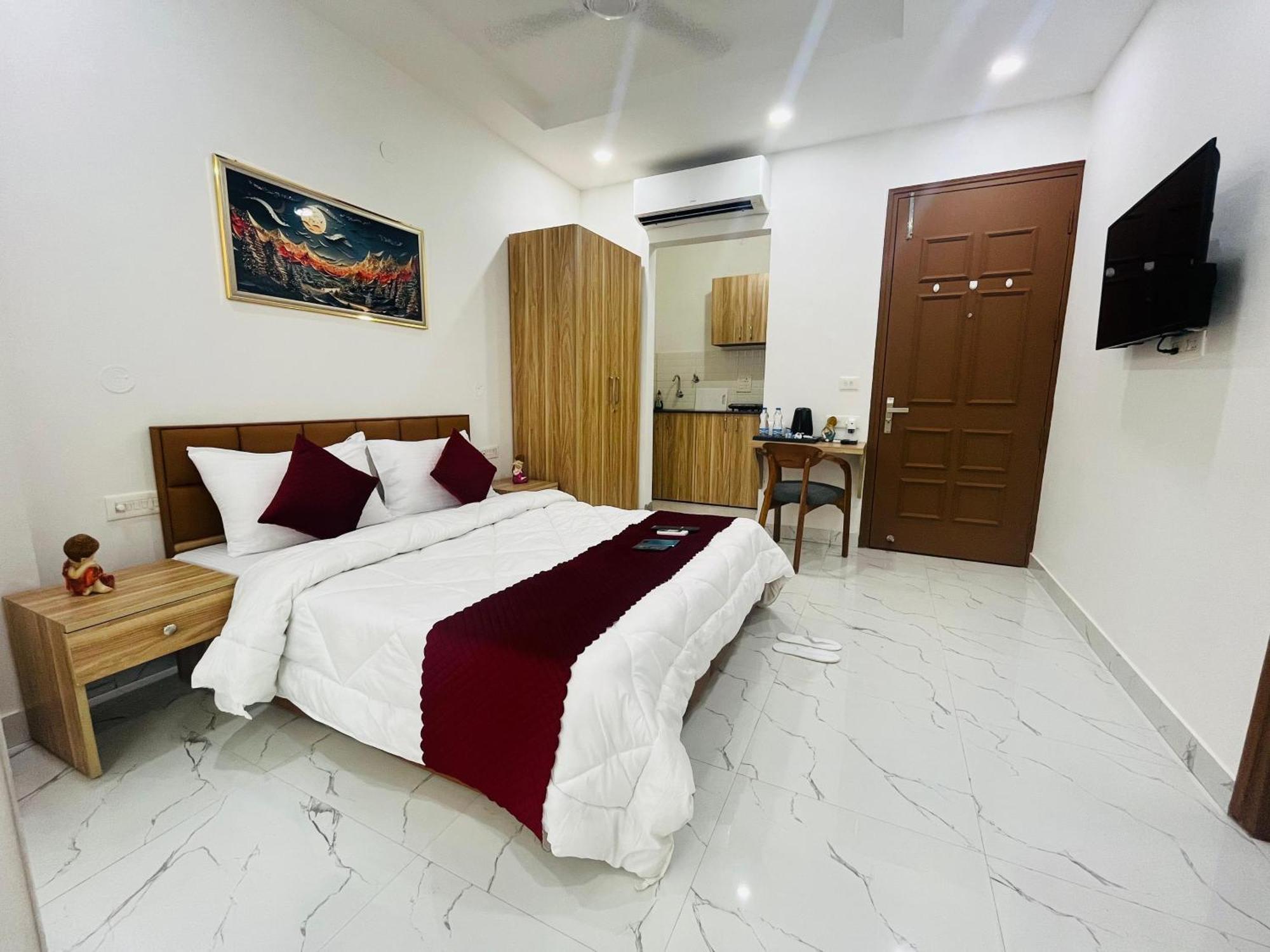 The Lodgers Studio Apartment Infront Of Artemis Hospital Gurugram Gurgaon Exterior foto