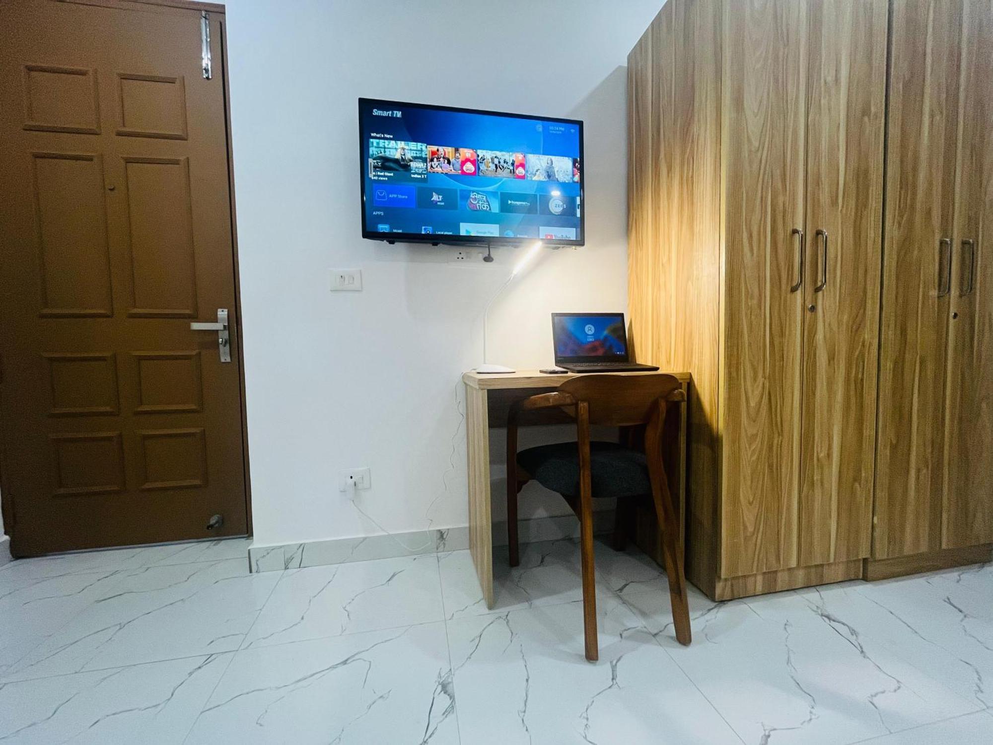 The Lodgers Studio Apartment Infront Of Artemis Hospital Gurugram Gurgaon Exterior foto