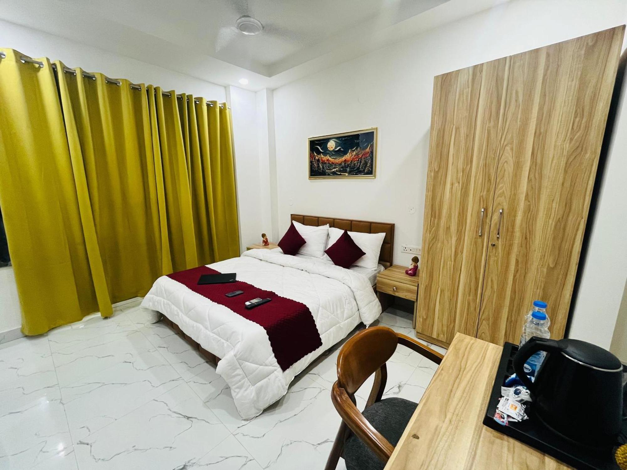The Lodgers Studio Apartment Infront Of Artemis Hospital Gurugram Gurgaon Exterior foto