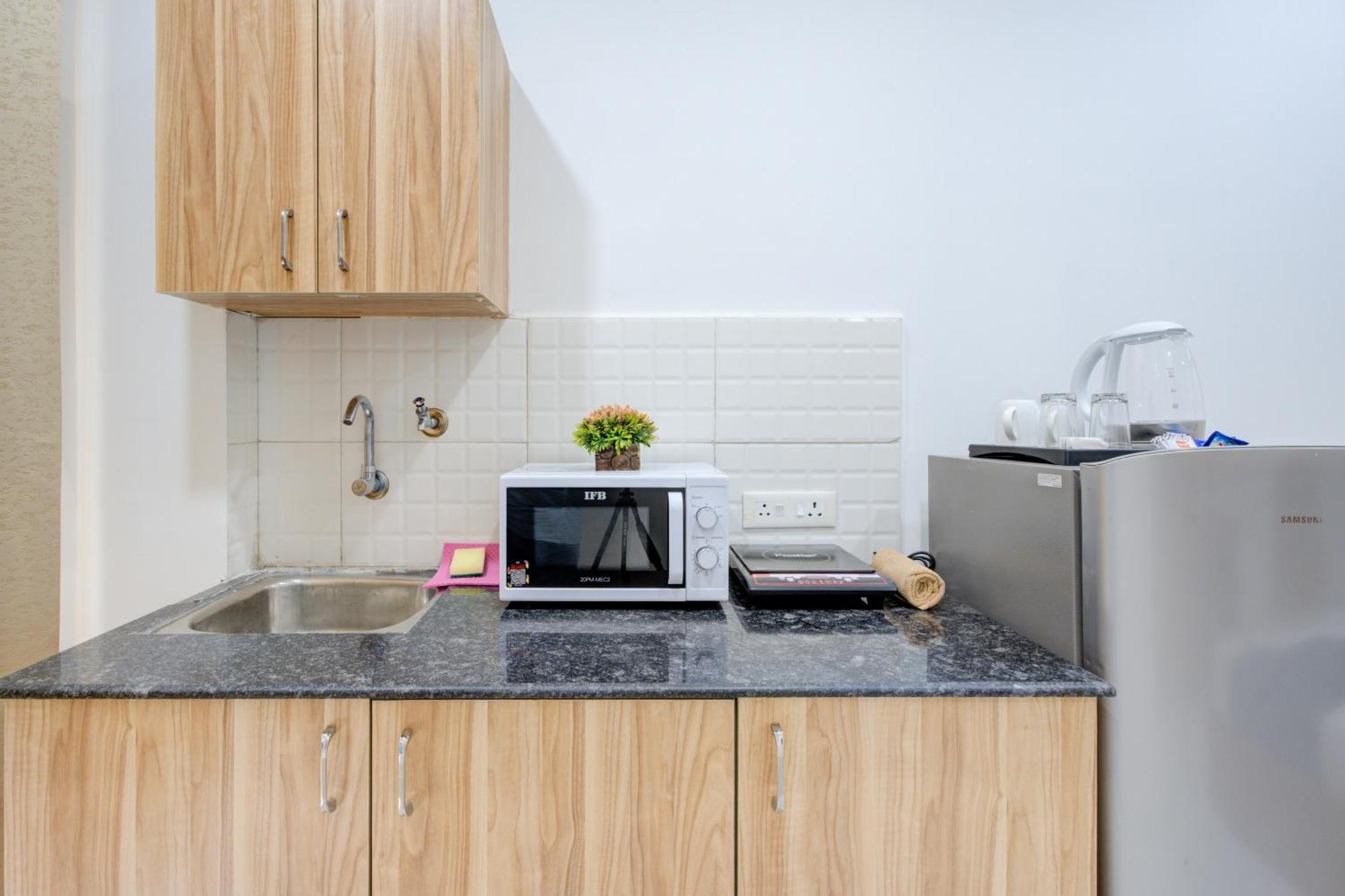The Lodgers Studio Apartment Infront Of Artemis Hospital Gurugram Gurgaon Exterior foto