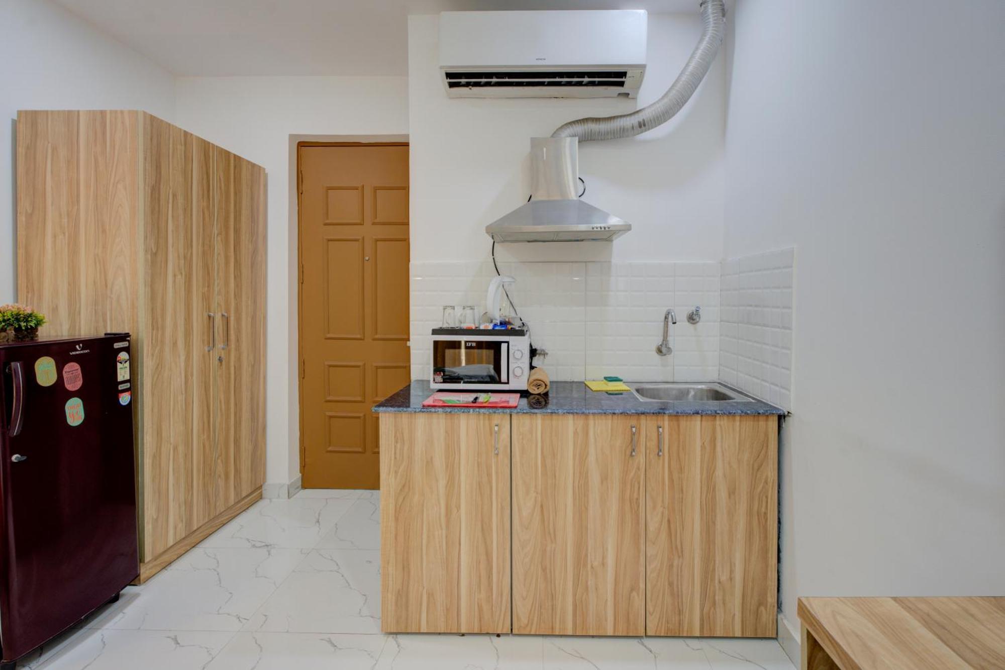 The Lodgers Studio Apartment Infront Of Artemis Hospital Gurugram Gurgaon Exterior foto