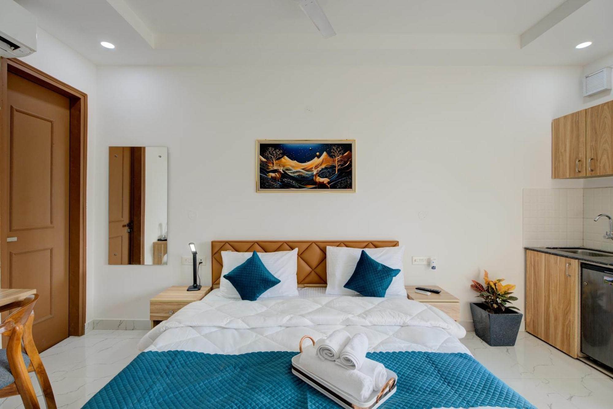 The Lodgers Studio Apartment Infront Of Artemis Hospital Gurugram Gurgaon Exterior foto
