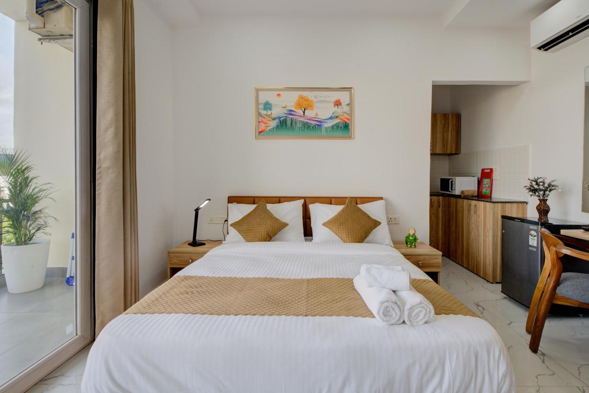 The Lodgers Studio Apartment Infront Of Artemis Hospital Gurugram Gurgaon Exterior foto