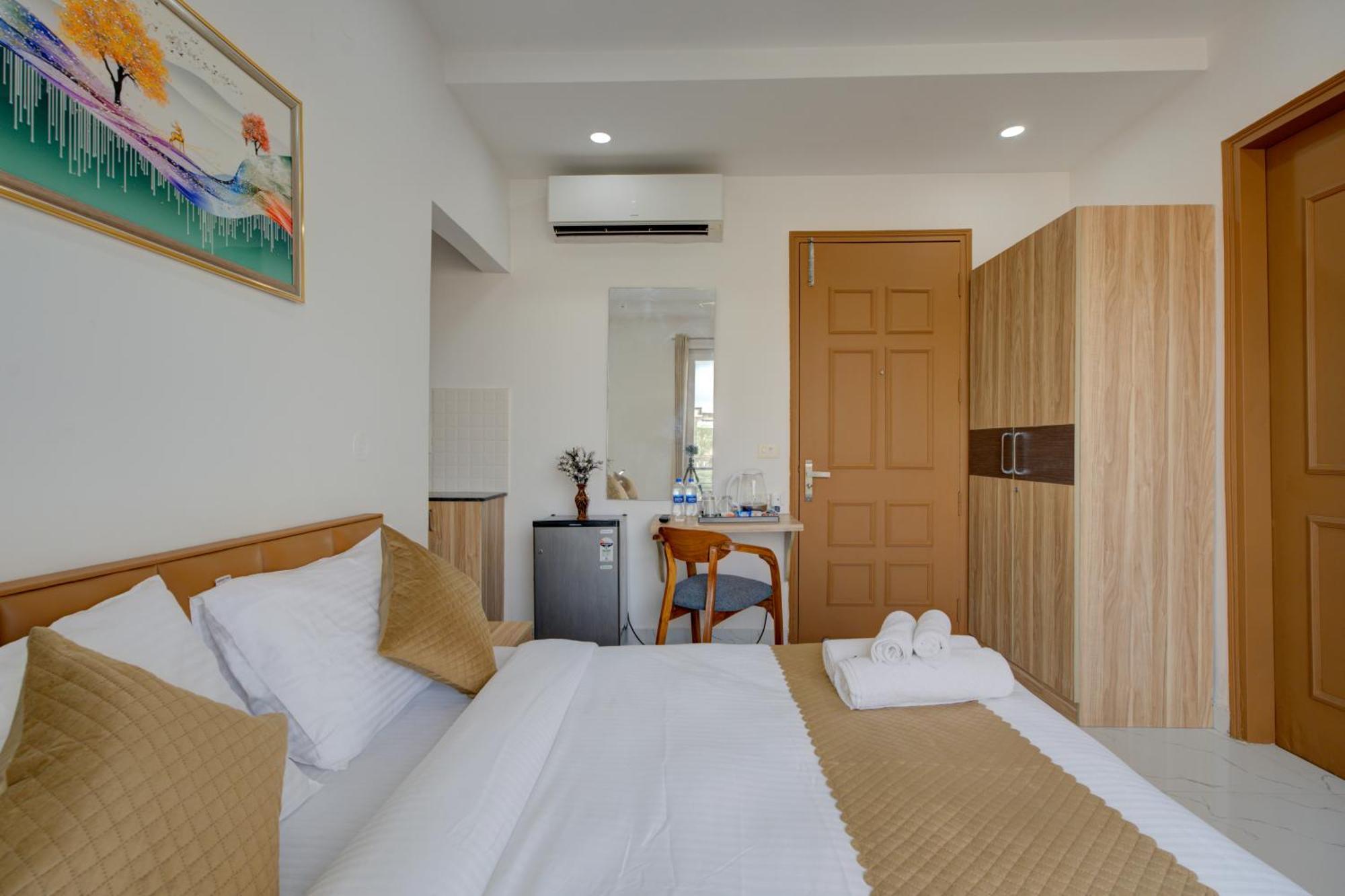 The Lodgers Studio Apartment Infront Of Artemis Hospital Gurugram Gurgaon Exterior foto
