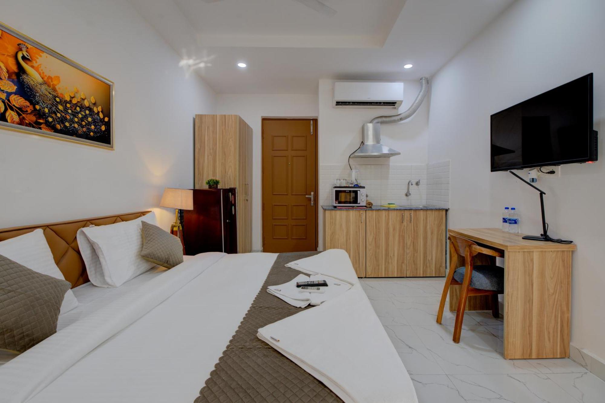 The Lodgers Studio Apartment Infront Of Artemis Hospital Gurugram Gurgaon Exterior foto