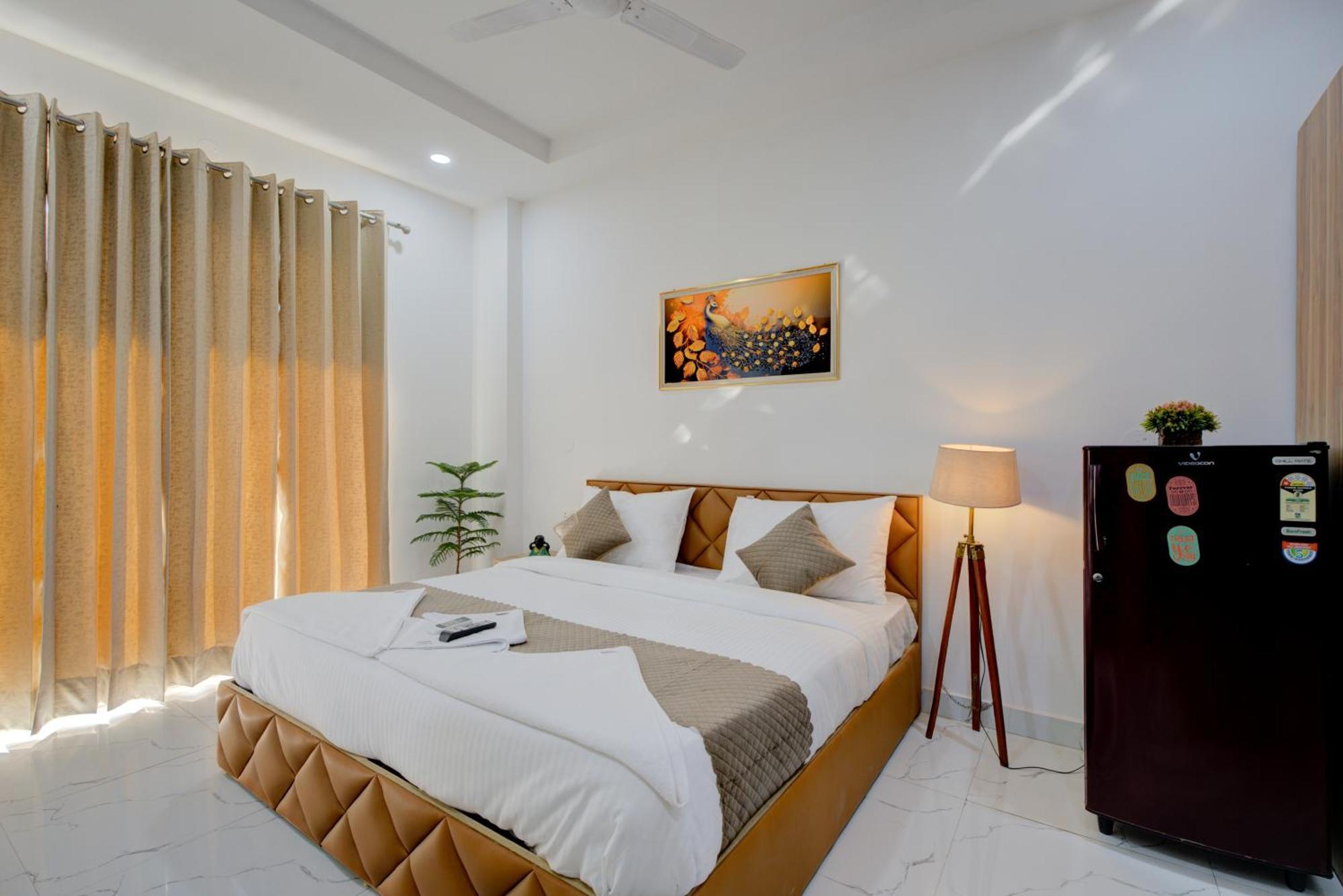 The Lodgers Studio Apartment Infront Of Artemis Hospital Gurugram Gurgaon Exterior foto