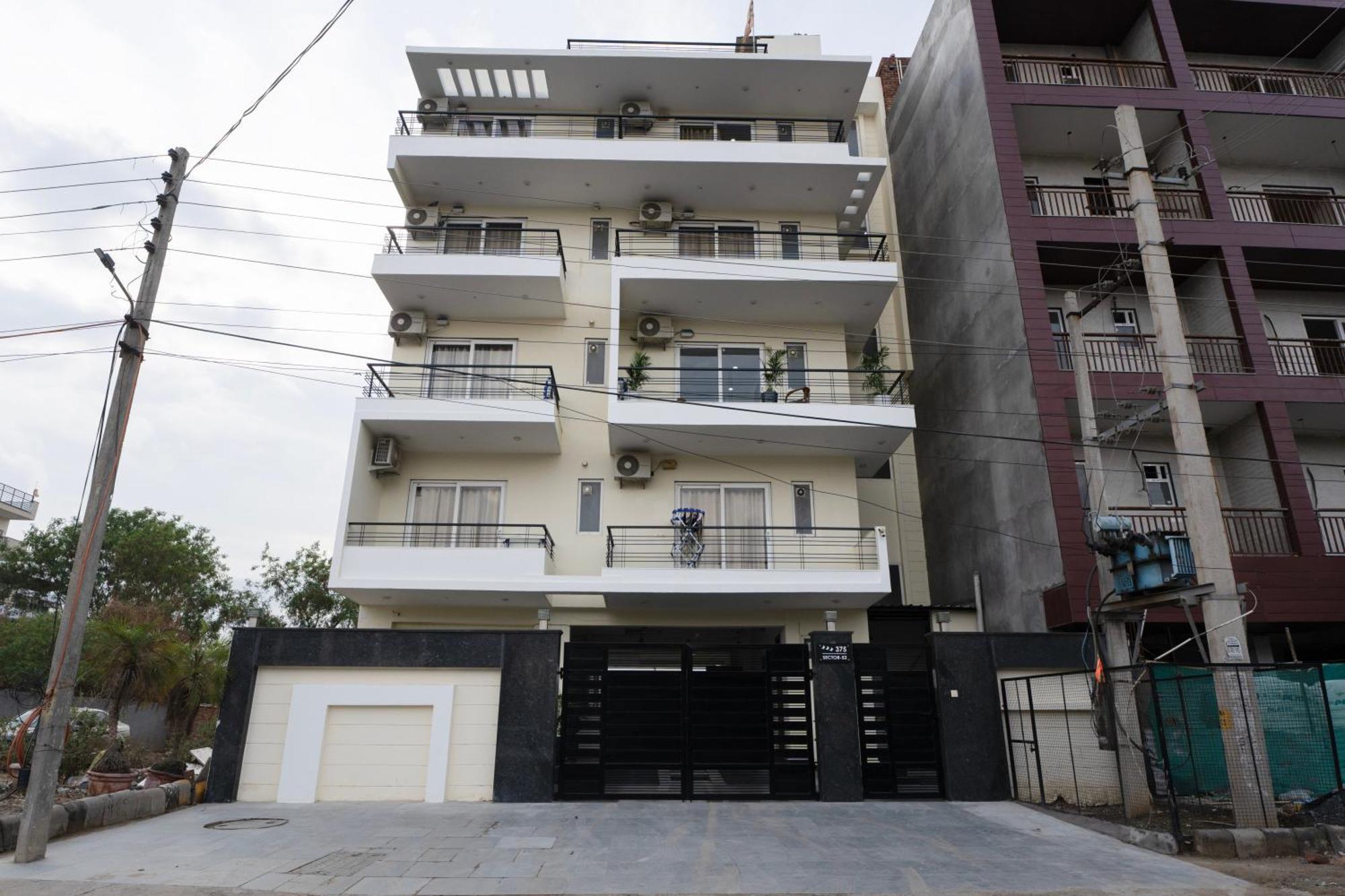The Lodgers Studio Apartment Infront Of Artemis Hospital Gurugram Gurgaon Exterior foto