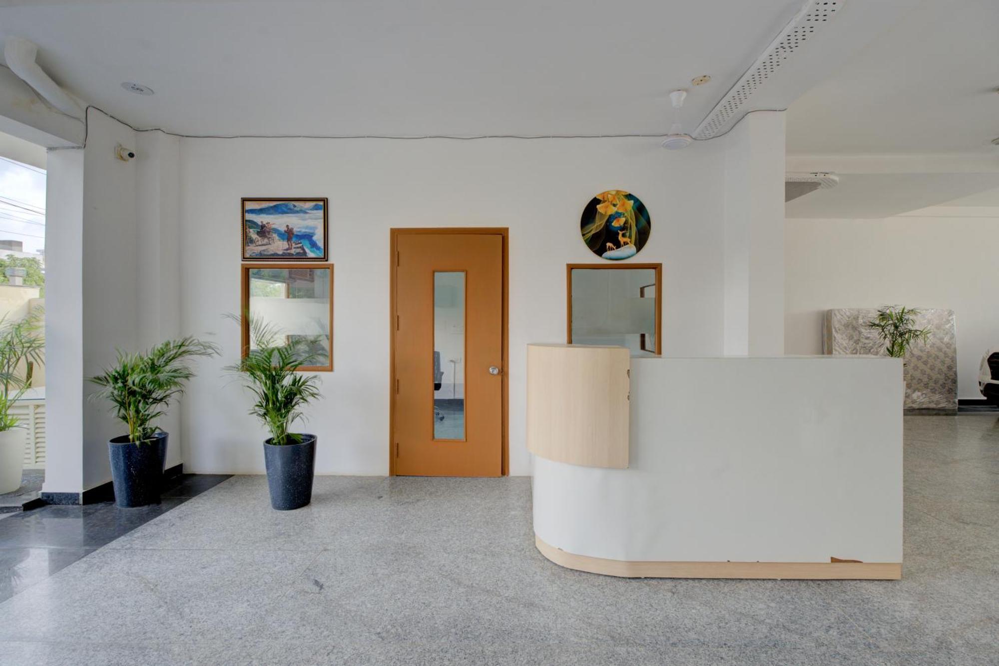 The Lodgers Studio Apartment Infront Of Artemis Hospital Gurugram Gurgaon Exterior foto